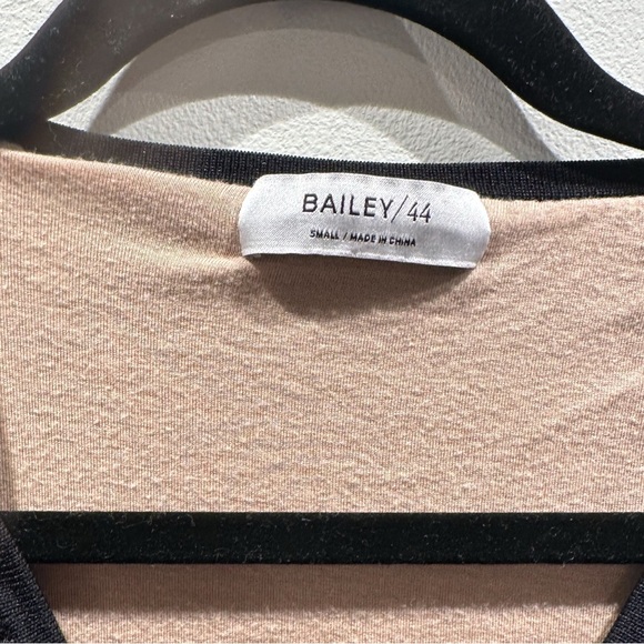 NWOT Bailey 44 Cream V-Neck Top Black Lace Long Sleeve - Picture 2 of 7